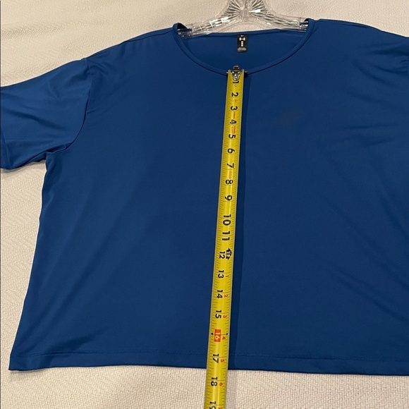 NWT Under Armour Women's Motion Blue Short Sleeve Loose Fit T-Shirt Size Medium - Picture 5 of 9